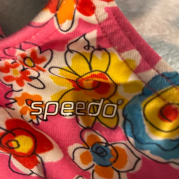 Speedo Flower Print 🌺 Swimsuit - Picture 4 of 9